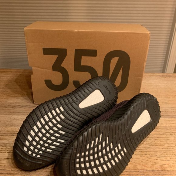 Yeezy Boost 350 v2 full black (non-reflective) main image 4
